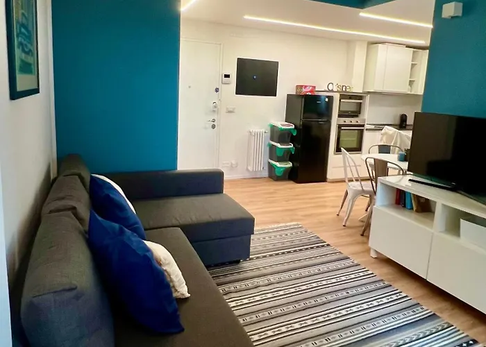 Gambara Urban Flat - Stylish And Next To Metro *