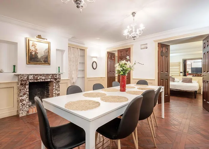 Exclusive 4 Bedrooms Near Duomo Apartmán Milán