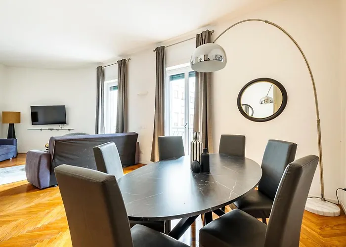 아파트 Exclusive 3 Bedrooms Near Duomo *