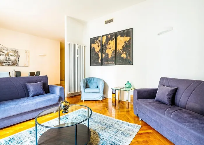 Exclusive 3 Bedrooms Near Duomo Apartment *