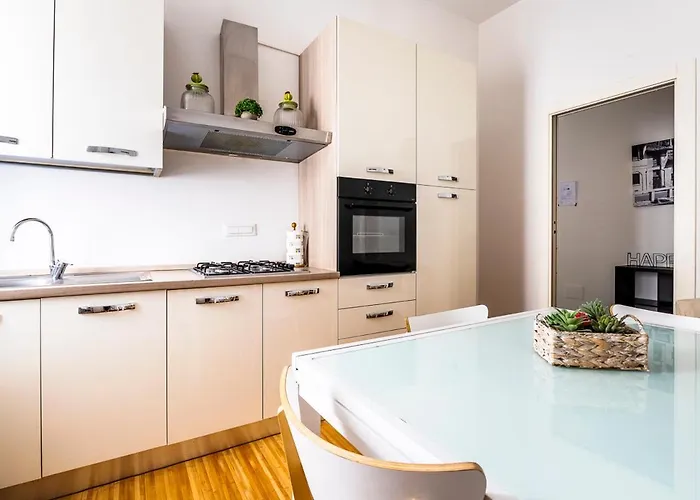 Apartment Exclusive 3 Bedrooms Near Duomo Milan