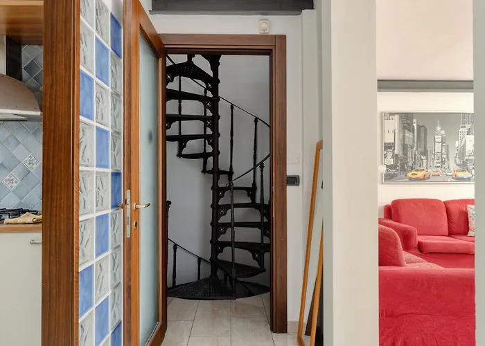 Luigi Bocconi 6 Pax ミラノ