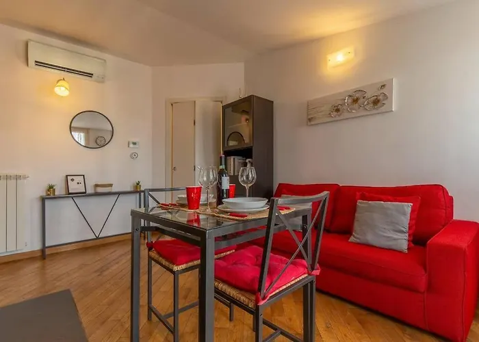 Unique & Strategic Flat, 50m From M4 Station Apartmán *