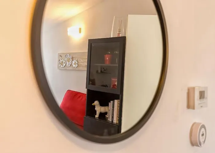Unique & Strategic Flat, 50m From M4 Station Daire *