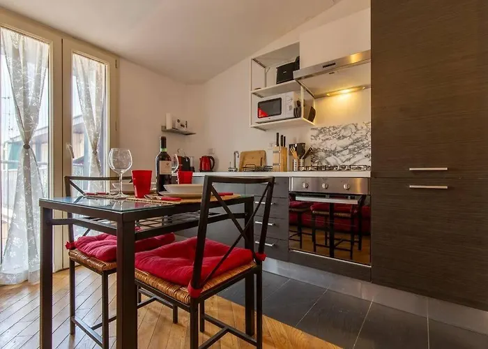 Unique & Strategic Flat, 50m From M4 Station Apartmán *