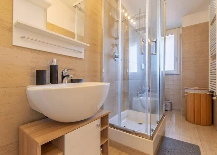 Unique & Strategic Flat, 50m From M4 Station Milán