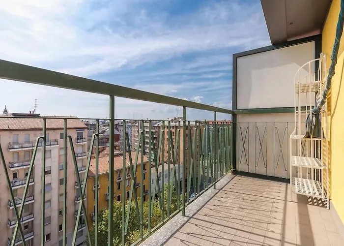 Unique & Strategic Flat, 50m From M4 Station Daire *