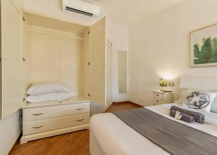 Unique & Strategic Flat, 50m From M4 Station Milán