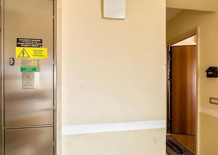 Unique & Strategic Flat, 50m From M4 Station Daire *