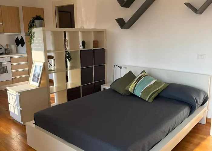 Attico Con Balcone In Centro A Isola Milán