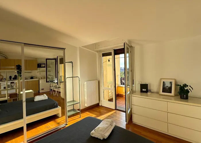 Attico Con Balcone In Centro A Isola * Milán