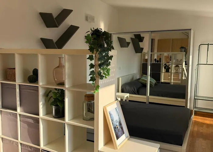 Attico Con Balcone In Centro A Isola