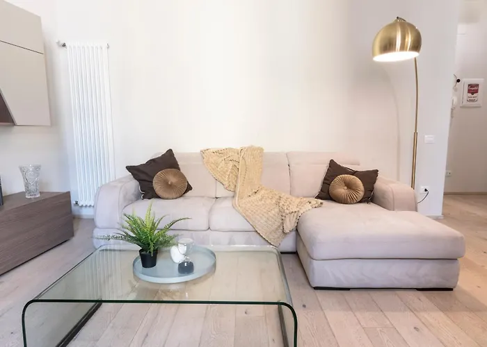 I Host - Bottego * Milano