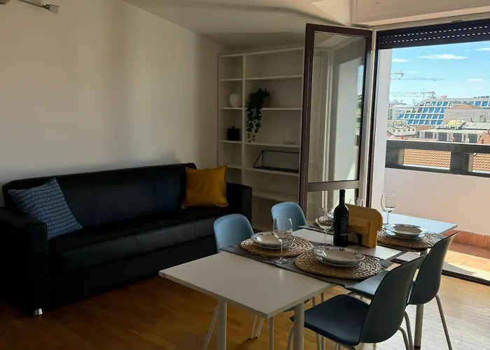 Isola- Attico Con Balcone