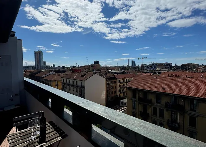 Isola- Attico Con Balcone Daire Milano