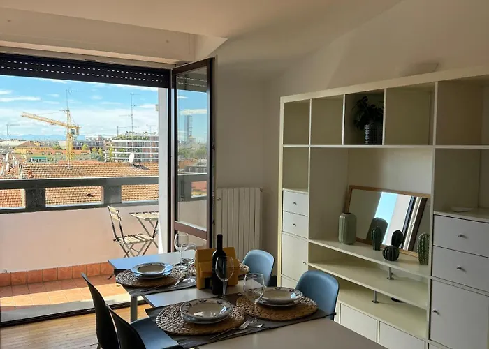 Isola- Attico Con Balcone Daire