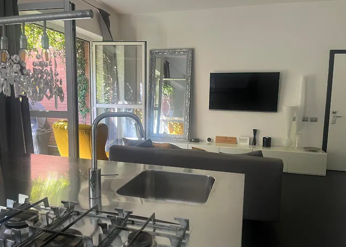 Private Garden Apartment, Navigli, 24h Security * Milano