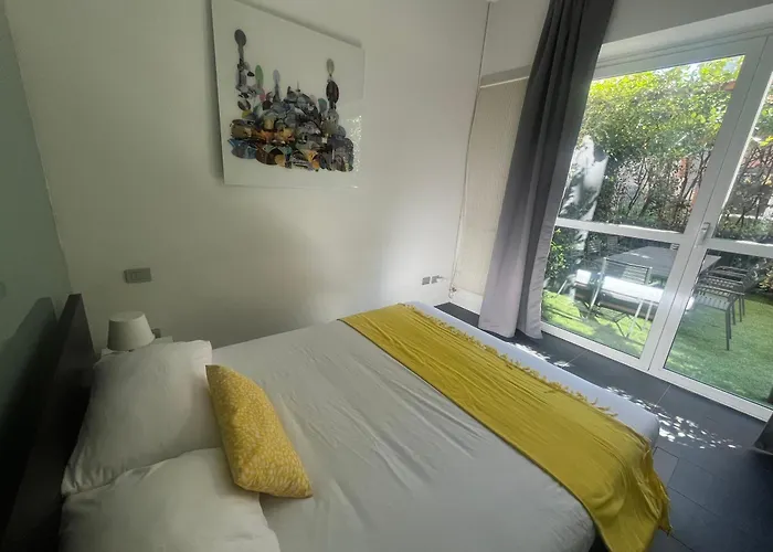 Private Garden Apartment, Navigli, 24h Security Appartamento