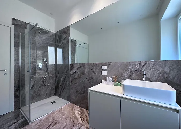 Cool And Big Duomo - White Apartment Milan