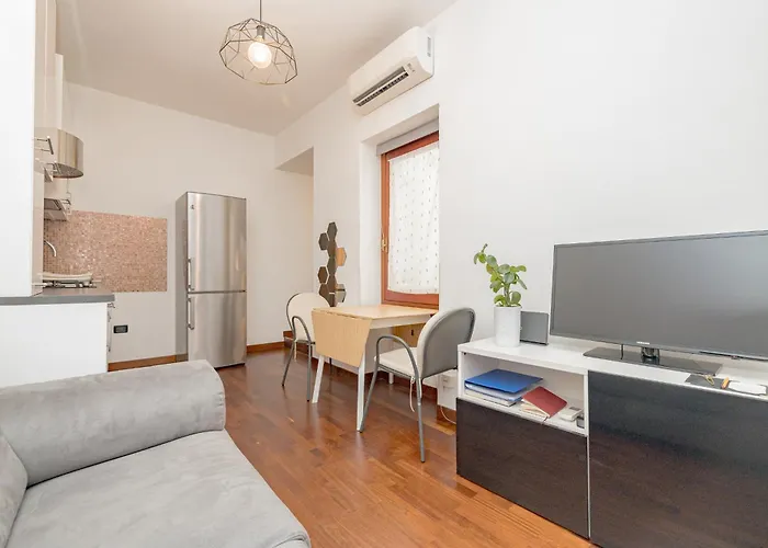 Comfortable Typical Old Style דירה מילאנו