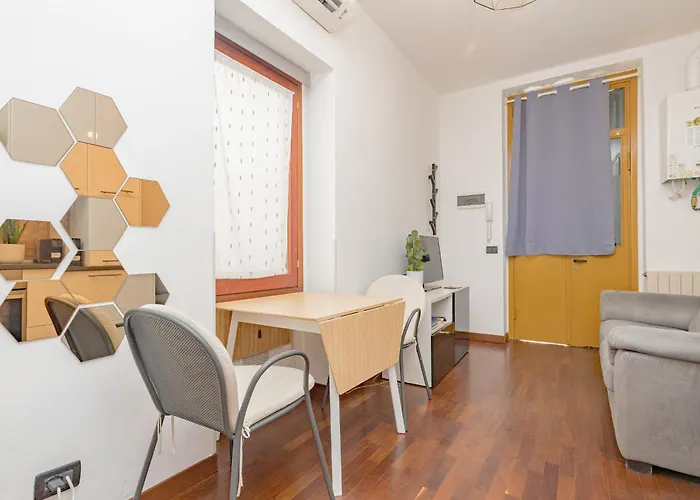 Comfortable Typical Old Style מילאנו