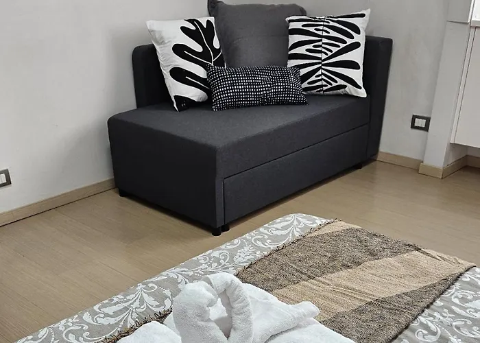 Family Apartment, Duomo 12 Min Walk, 5 Guests, Near Covered Parking Apartment