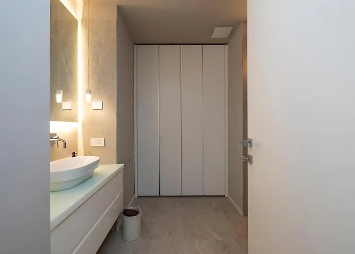 Xenia - Modern In Sant'ambrogio Milánó