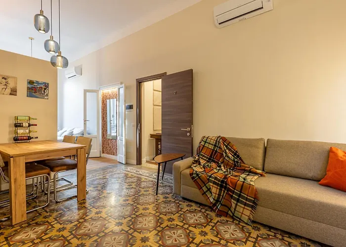 Bilocale Chic In Tropical A Due Passi Da Stazione