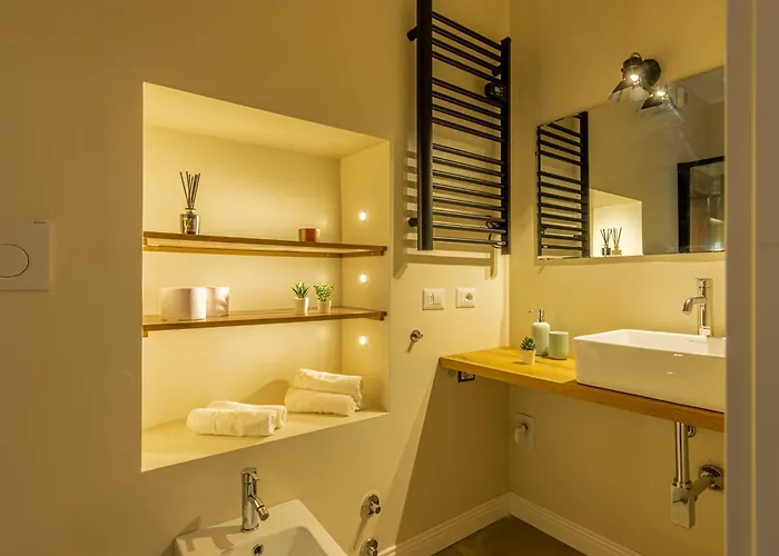 Bilocale Chic In Tropical A Due Passi Da Stazione Apartament *
