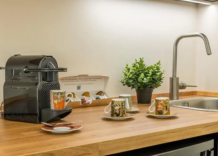 Bilocale Chic In Tropical A Due Passi Da Stazione