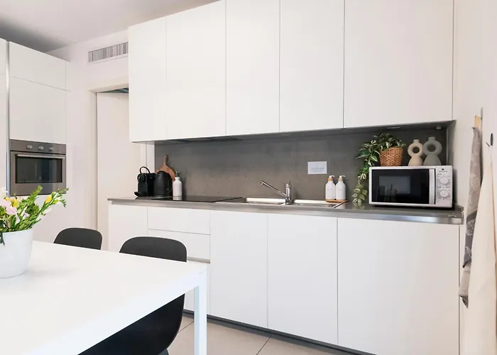 Easylife - - Niccolini 37 - Moscova