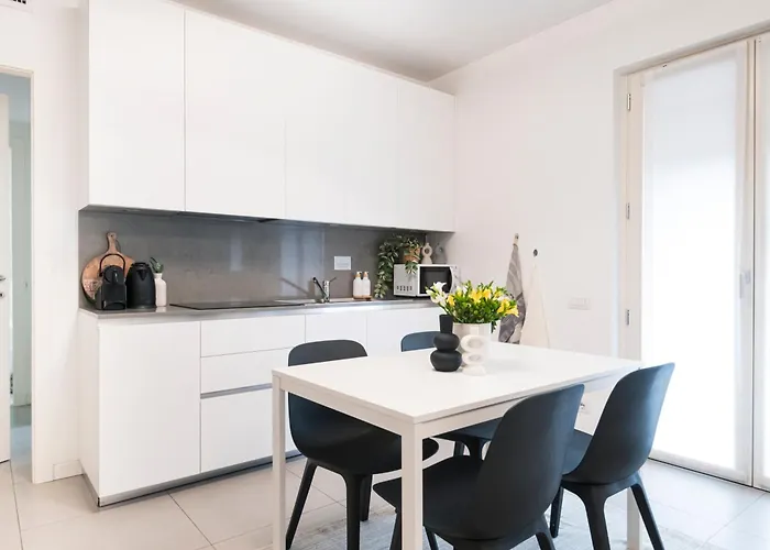 Easylife - - Niccolini 37 - Moscova *