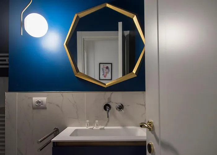 Youhosty - Mascagni 20 * Milán