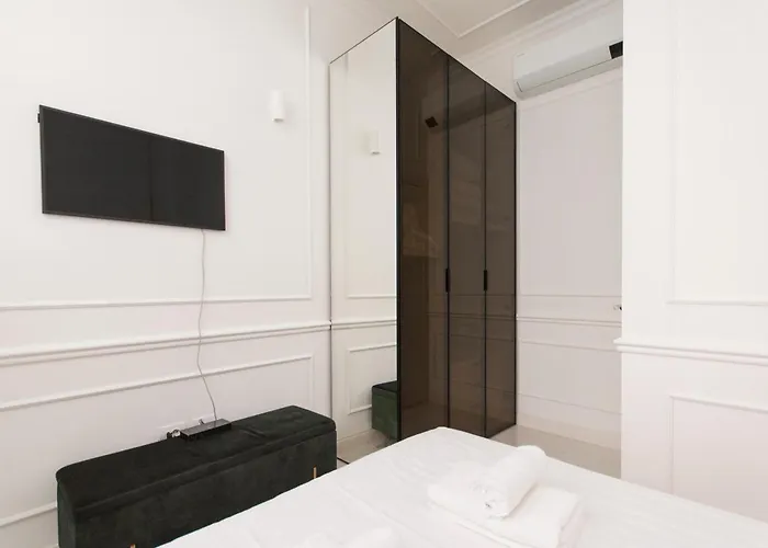 Youhosty - Mascagni 20 * Milán