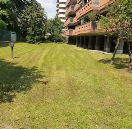 Garden Flat In Navigli Zone דירה *