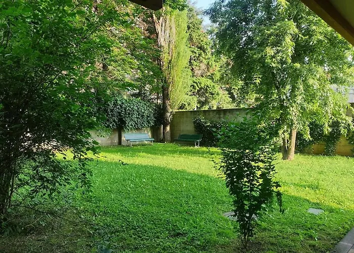 Garden Flat In Navigli Zone דירה *