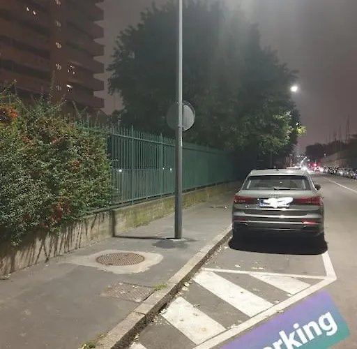 Garden Flat In Navigli Zone * מילאנו