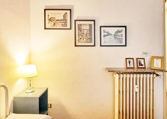 Appartement Classic Commenda - Porta Romana - 150 Meters From Mangiagalli Milaan