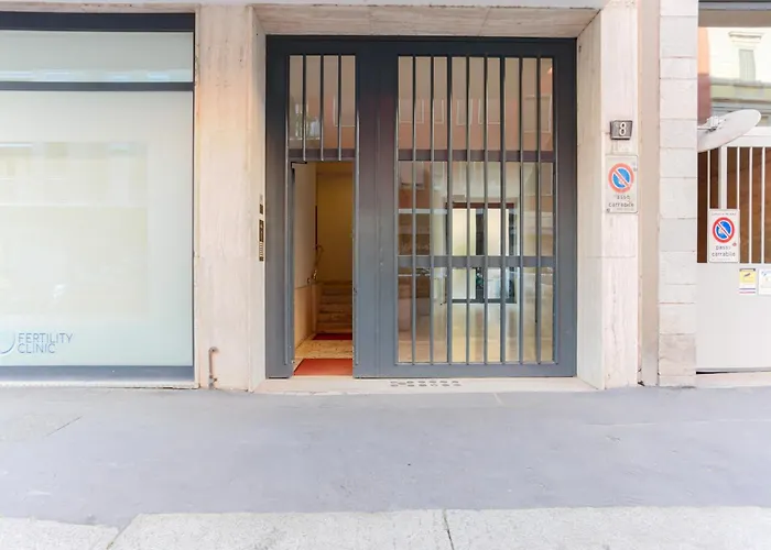 The Rent - Spacious And Renovated Multi-room In The Missori Area Milano