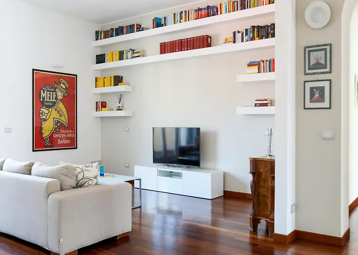 The Rent - Spacious And Renovated Multi-room In The Missori Area Appartamento *