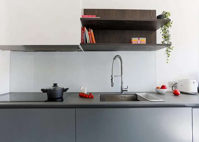 The Rent - Spacious And Renovated Multi-room In The Missori Area *