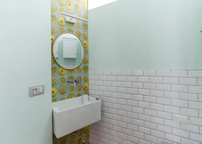 The Rent - Spacious And Renovated Multi-room In The Missori Area Milán