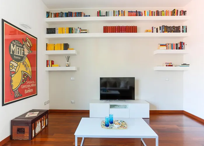 The Rent - Spacious And Renovated Multi-room In The Missori Area Appartamento