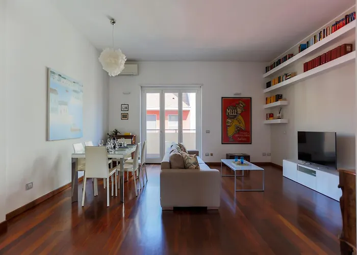 The Rent - Spacious And Renovated Multi-room In The Missori Area Milano