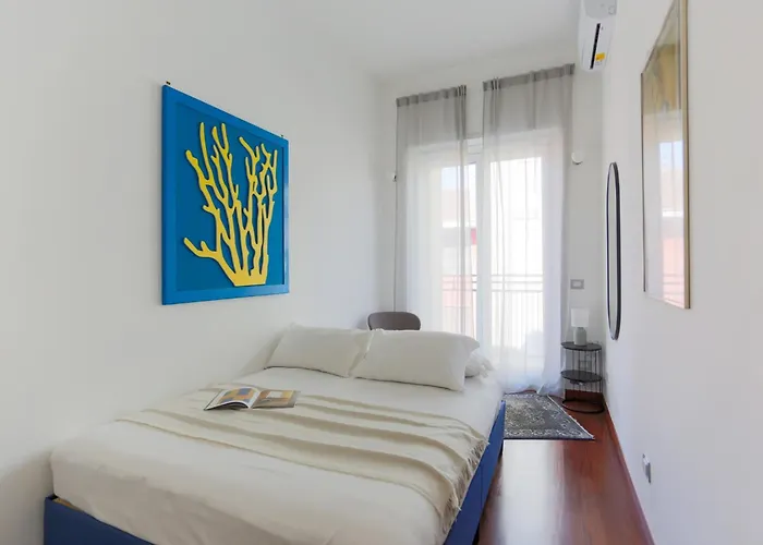 The Rent - Spacious And Renovated Multi-room In The Missori Area Appartamento