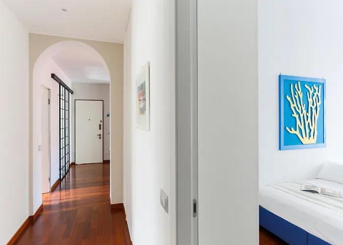 The Rent - Spacious And Renovated Multi-room In The Missori Area Apartament