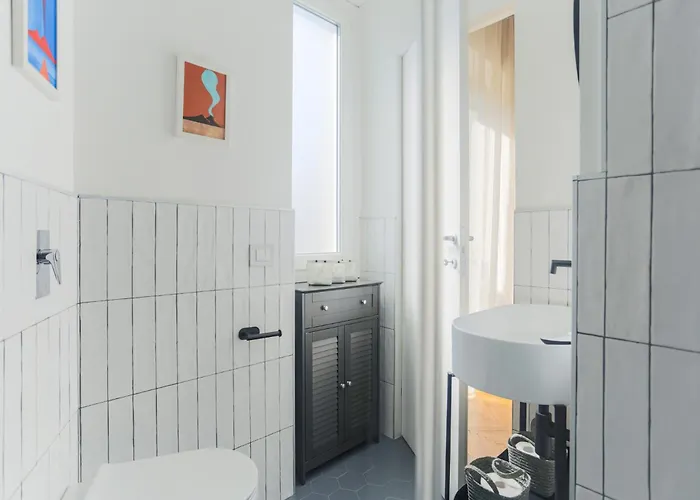 The Rent - Spacious And Renovated Multi-room In The Missori Area *