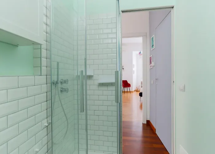 The Rent - Spacious And Renovated Multi-room In The Missori Area Apartament