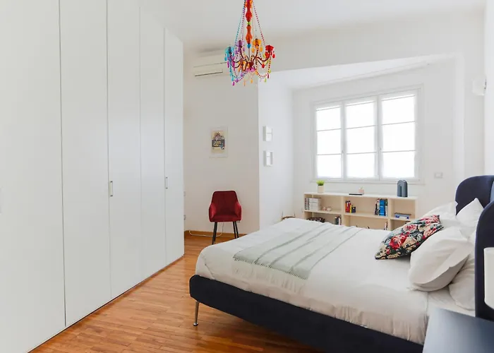 The Rent - Spacious And Renovated Multi-room In The Missori Area Appartamento