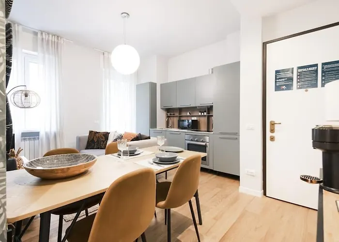 Easylife - - Achille Zezon 8 - * Milán